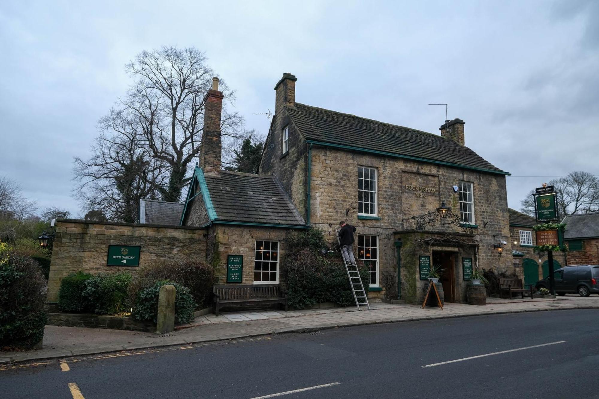 Rockingham Arms By Greene King Inns Wentworth  Exterior foto